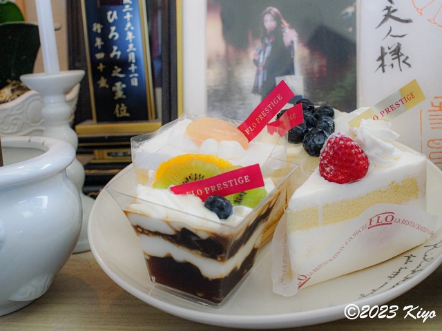 O7112720_CameraRAW2_signed.jpg