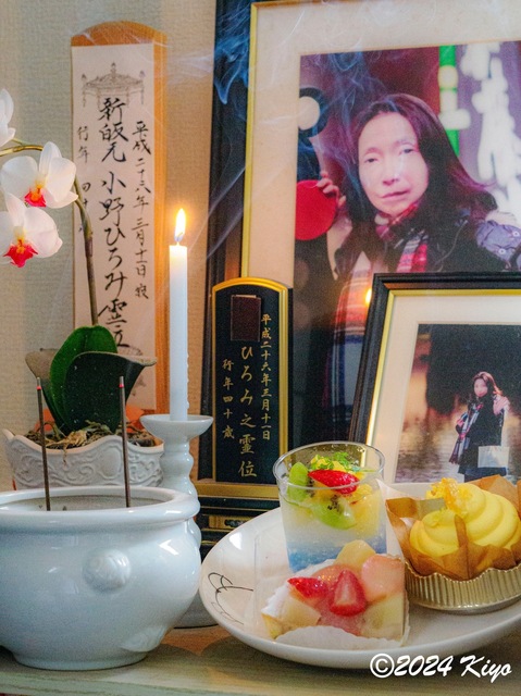 O7112846_CameraRAW2_signed.jpg
