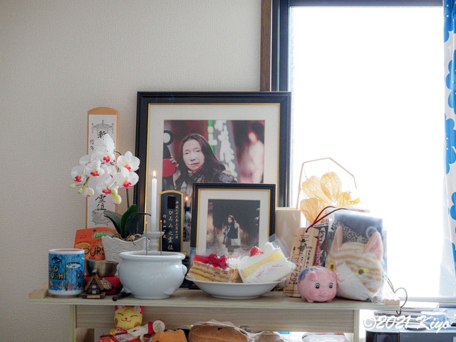E4110925_CameraRAW_2048_signed.jpg