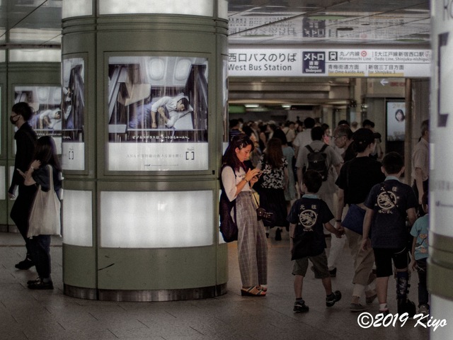 E9071040_CameraRAW_2048_2048x1536_signed.jpg