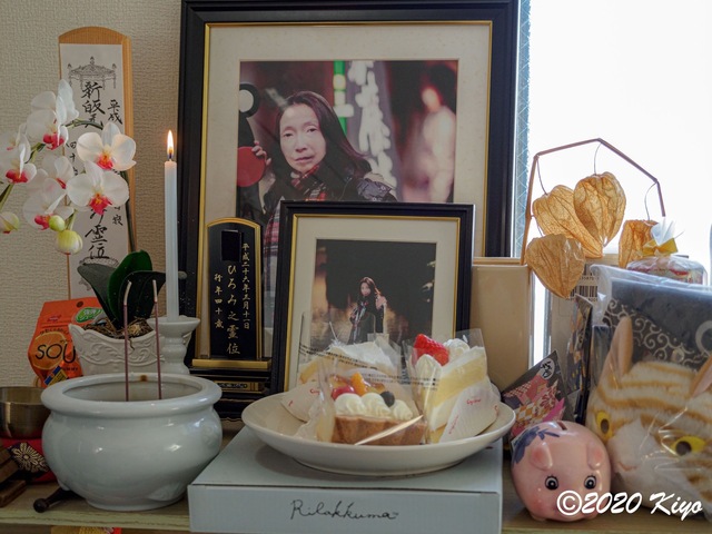 EB118243_CameraRAW_2048_2048x1536_signed.jpg