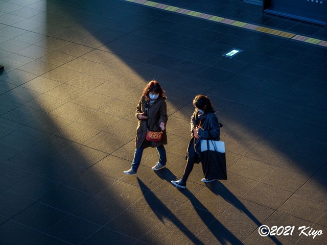 EB270008_CameraRAW_2048_signed.jpg