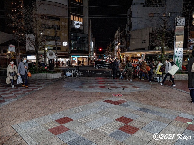 EB281926_CameraRAW_2048_signed.jpg
