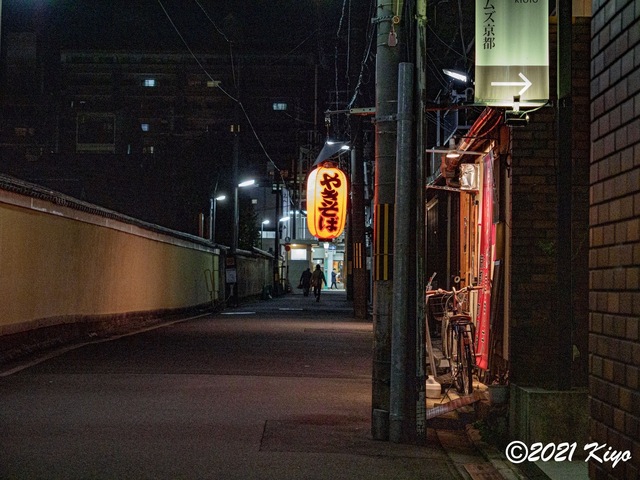 EB281935_CameraRAW_2048_signed.jpg