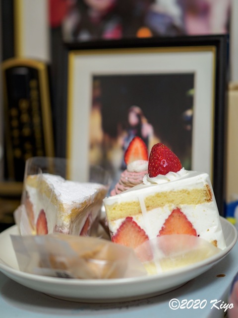 EC110014_CameraRAW_2048_2048x1536_signed.jpg